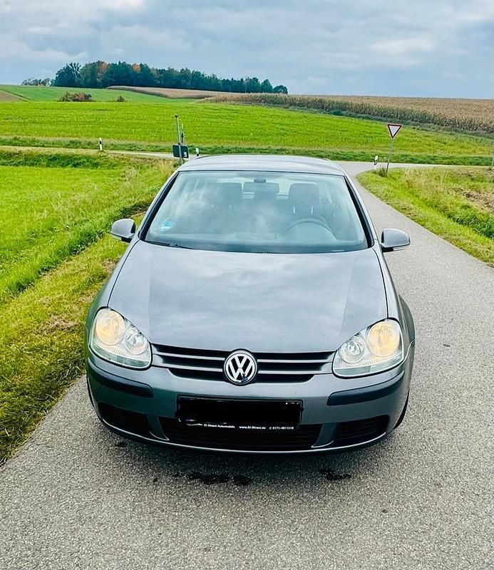 Grau Gebraucht 2004 VW Golf V Kleinwagen | 1.200 € (Superpreis) - Bild 1/4