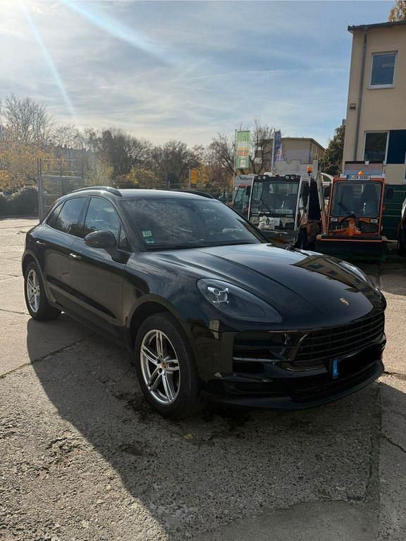 Schwarz Gebraucht 2019 Porsche Macan SUV | 49.999 € (Guter Preis) - Bild 1/4