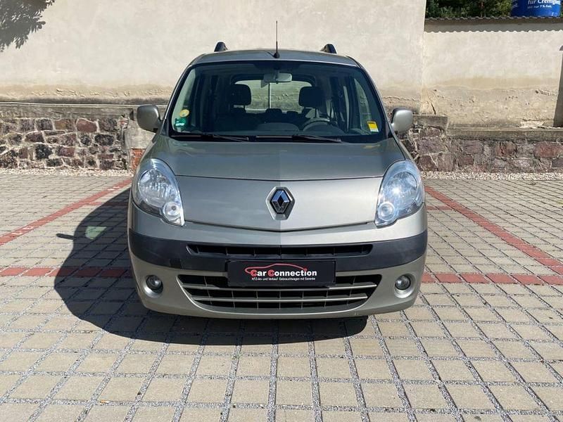 Braun Gebraucht 2010 Renault Kangoo Happy Family Van / Kleinbus | 2.999 € (Fairer Preis) - Bild 1/4