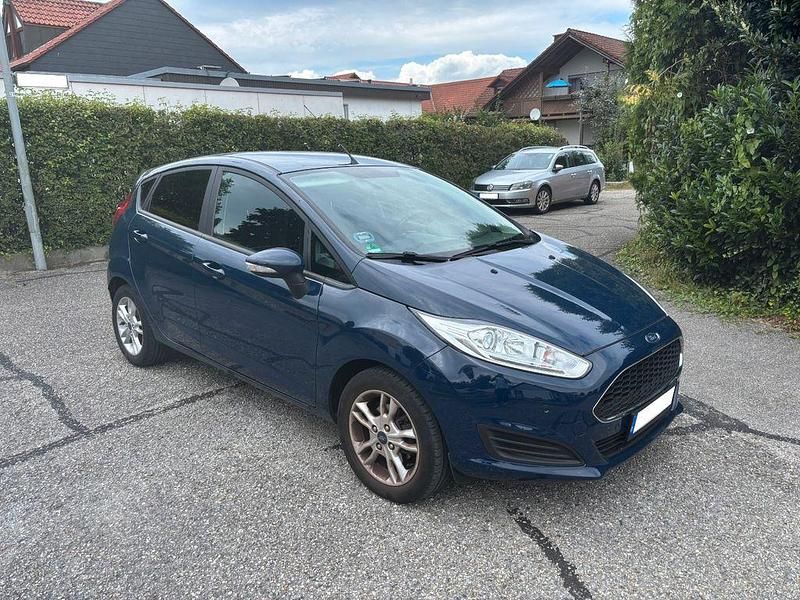 Gebraucht Ford Fiesta Trend 101 PS (74 kW) 2016 Blau Limousine