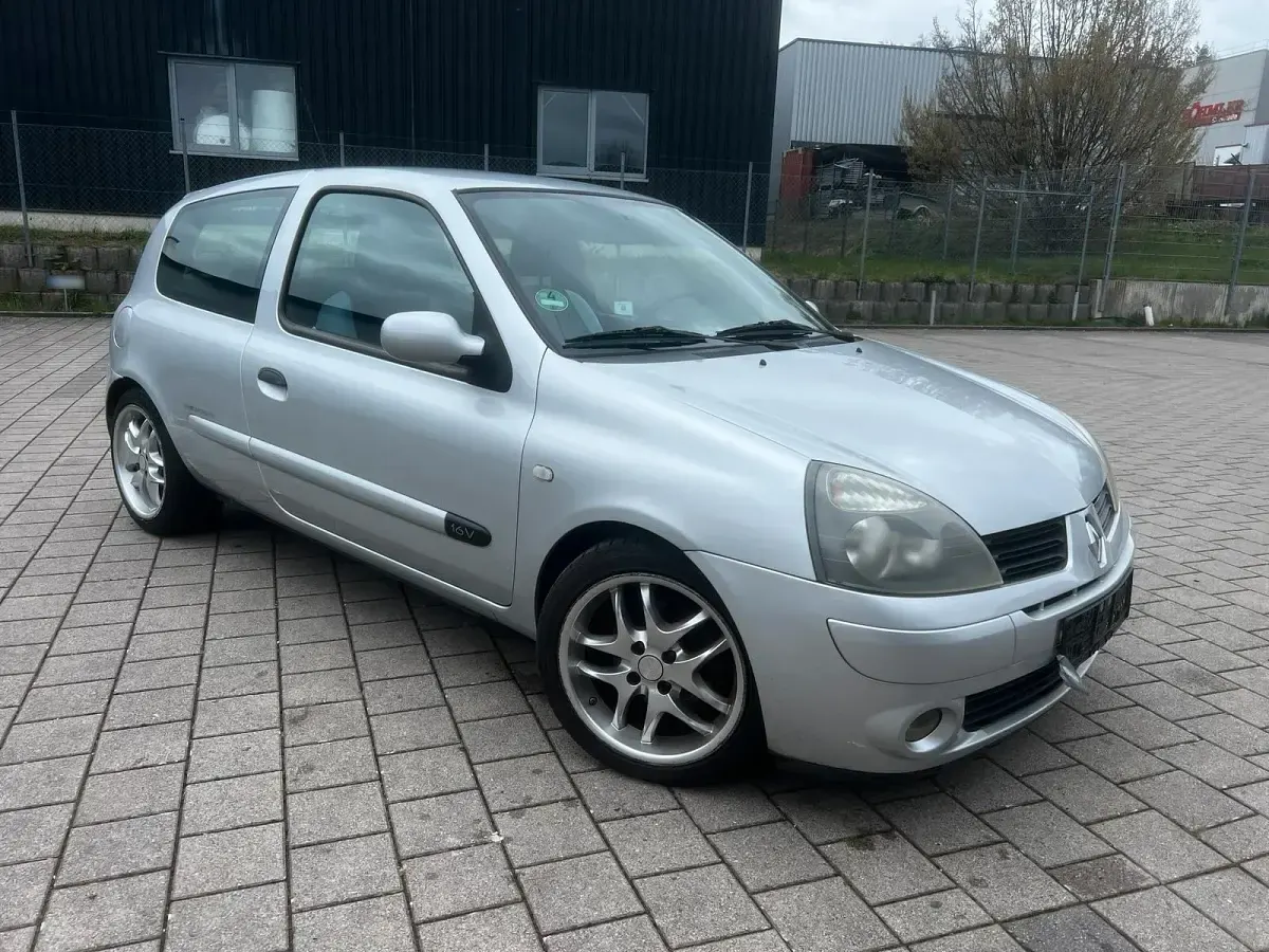 Gebraucht Renault Clio 80 PS (58 kW) 2004 Silber Kleinwagen