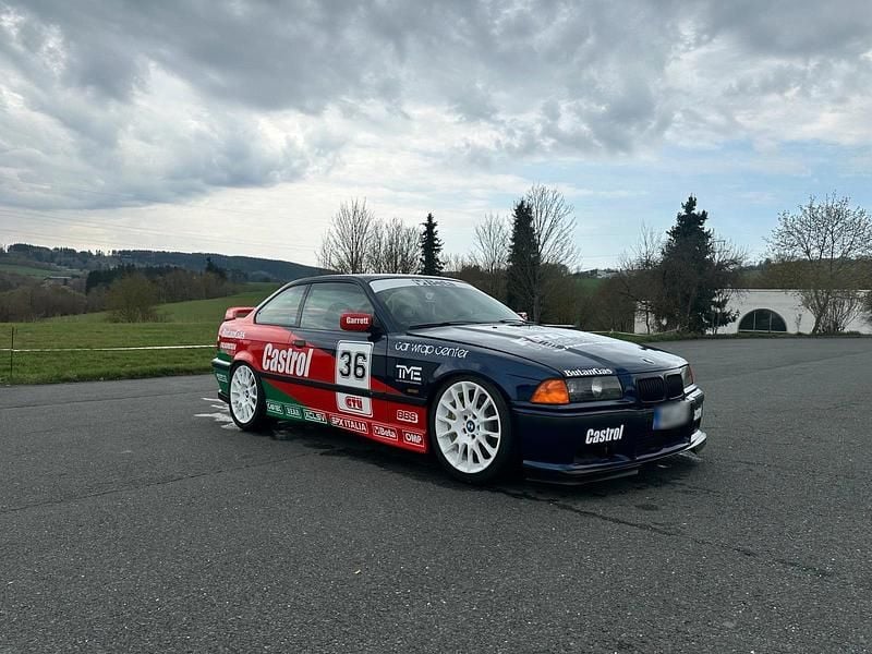 Usata BMW 325 Basis 1992 Blu Coupé