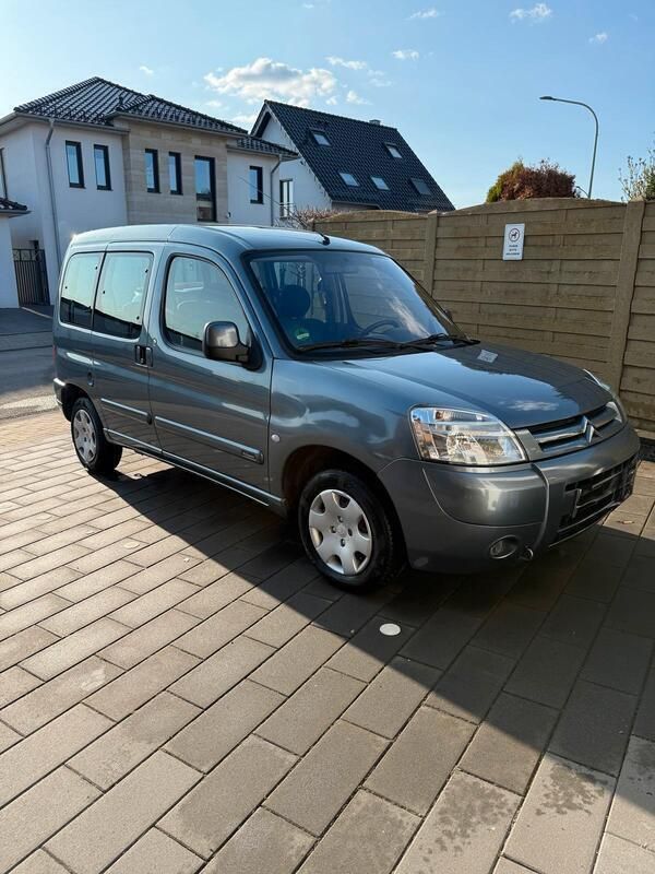 Grau Gebraucht 2005 Citroën Berlingo Van / Kleinbus | 6.800 € - Bild 1/4