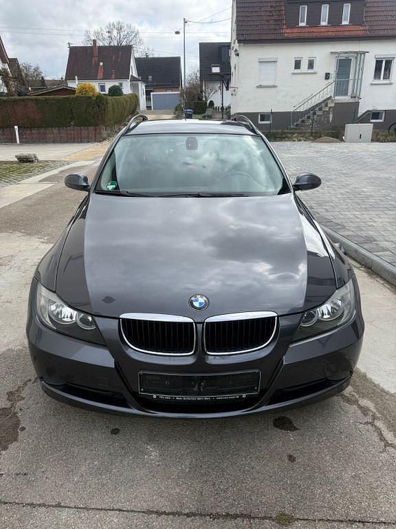 Gebraucht BMW 320 163 PS (119 kW) 2006 Schwarz Kombi