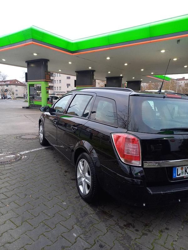 Gebraucht Opel Astra 115 PS (84 kW) 2008 Schwarz Kombi