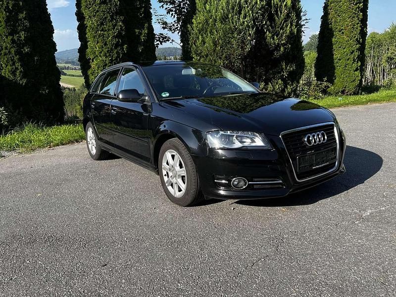 Gebraucht 2011 Audi A3 Sportback Ambiente Kombi | 8.240 € (Fairer Preis) - Bild 1/4