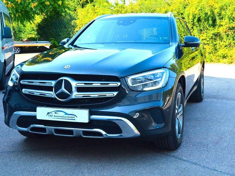 Grau Gebraucht 2021 Mercedes GLC220 SUV | 34.750 € (Fairer Preis) - Bild 1/4