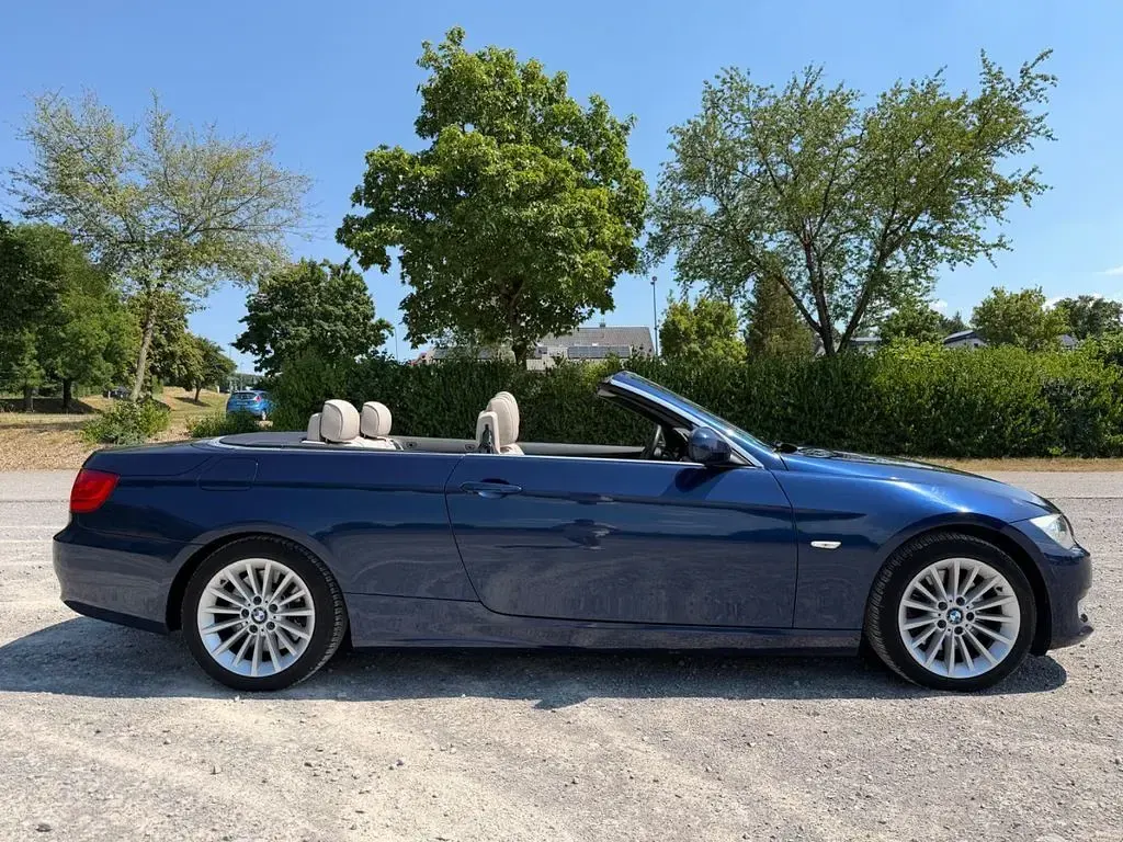 Gebraucht BMW 325 Cabriolet 204 PS (150 kW) 2012 Blau Cabrio