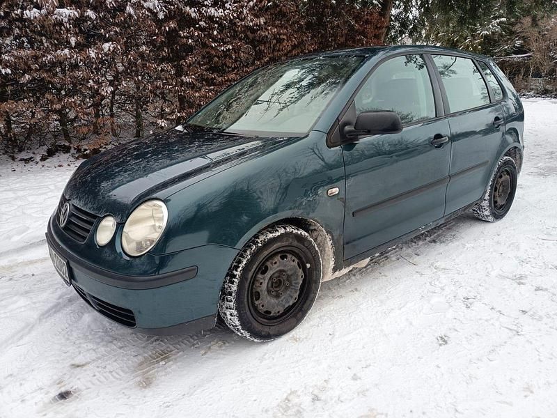 Grün Gebraucht 2003 VW Polo Basis Limousine | 500 € (Superpreis) - Bild 1/4
