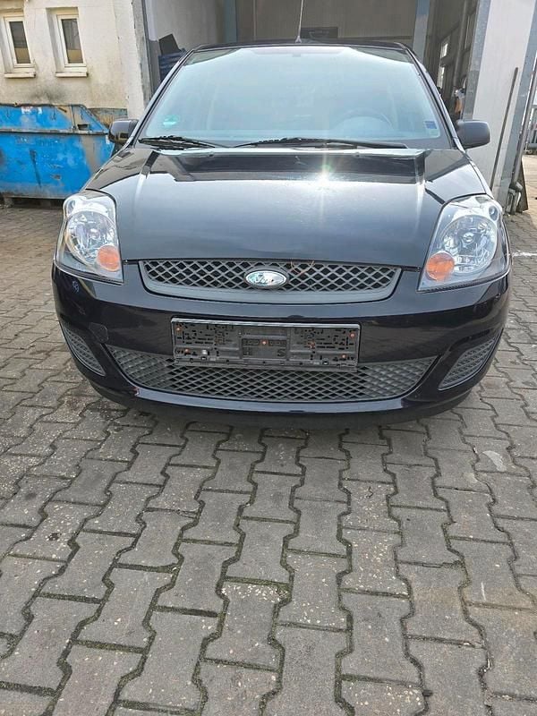 Gebraucht Ford Fiesta 70 PS (51 kW) 2007 Blau Kleinwagen