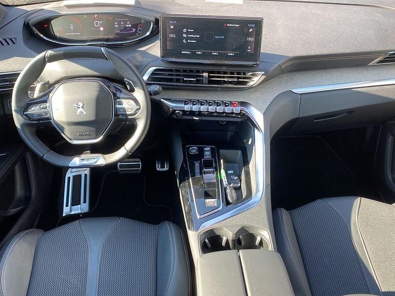 Gebraucht Peugeot 5008 GT 131 PS (96 kW) 2024 Schwarz schwarz (metallic) SUV