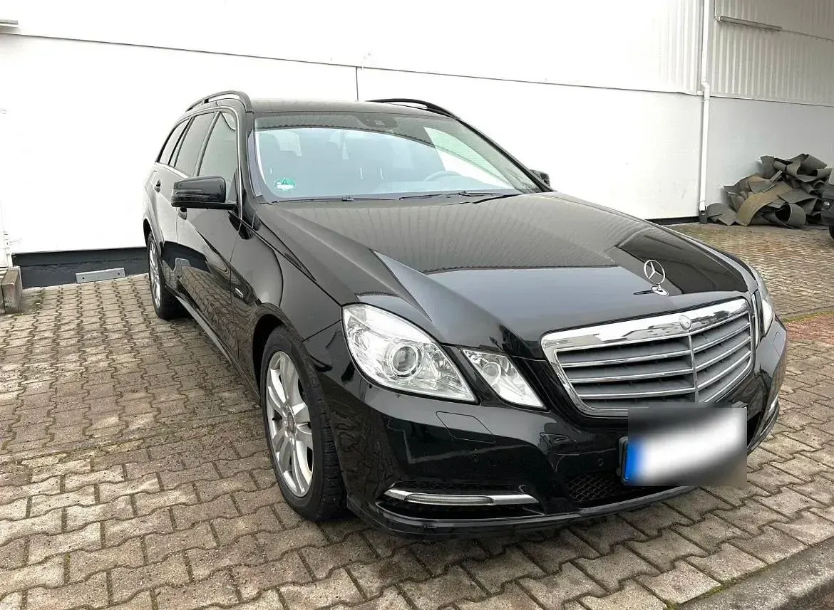 Second-hand Mercedes E250 204 CP (150 kW) 2012 Negru Break