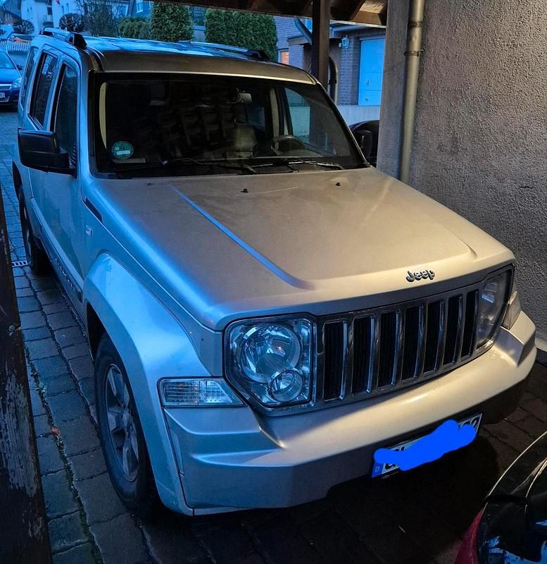 Silber Gebraucht 2008 Jeep Cherokee SUV | 9.500 € (Fairer Preis) - Bild 1/4