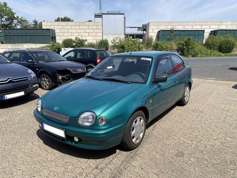 Grün Gebraucht 1999 Toyota Corolla | 2.000 € (Fairer Preis) - Bild 1/4