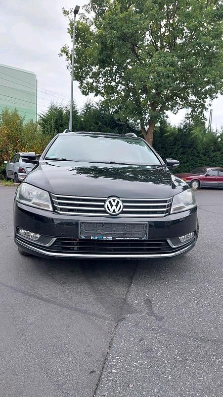 Gebraucht VW Passat Highline 140 PS (102 kW) 2011 Schwarz Kombi