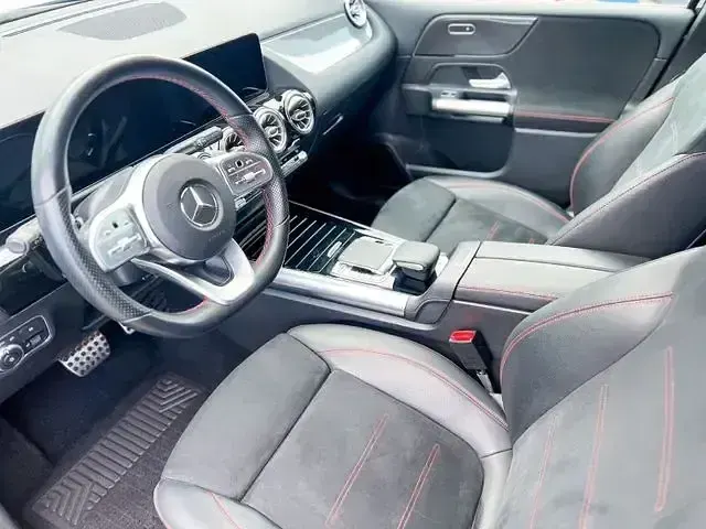 Gebraucht Mercedes B200 AMG line 163 PS (119 kW) 2020 Schwarz Kleinwagen