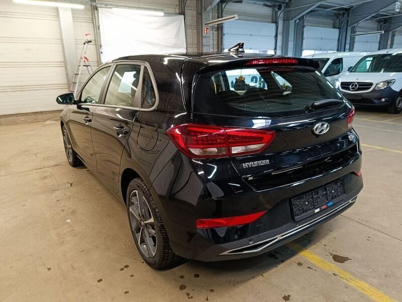 Gebraucht Hyundai i30 120 PS (88 kW) 2024 Schwarz Limousine