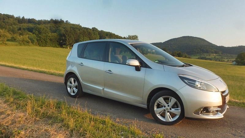 Silber Gebraucht 2013 Renault Scénic III Dynamique Van / Kleinbus | 8.600 € (Fairer Preis) - Bild 1/4