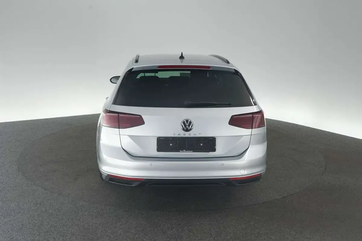 Gebraucht VW Passat Business 150 PS (110 kW) 2022 Silber Kombi