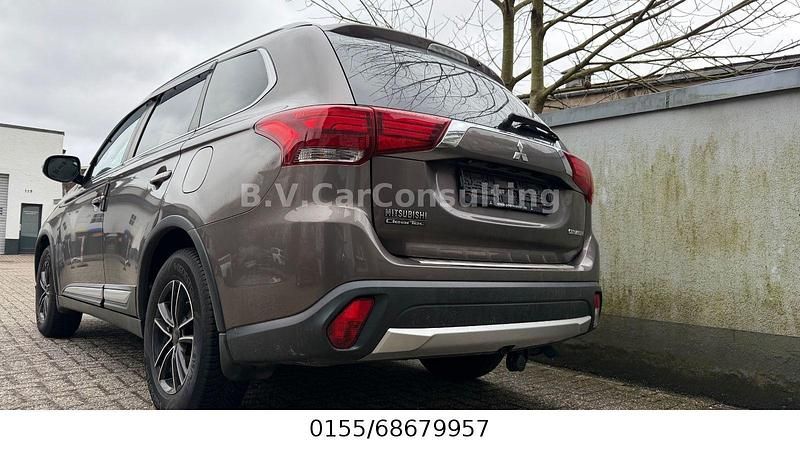Gebraucht Mitsubishi Outlander Edition 150 PS (110 kW) 2017 Braun SUV