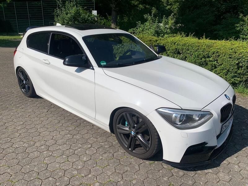 Weiß Gebraucht 2013 BMW 125 Coupé M Sport Coupé | 11.990 € - Bild 1/4