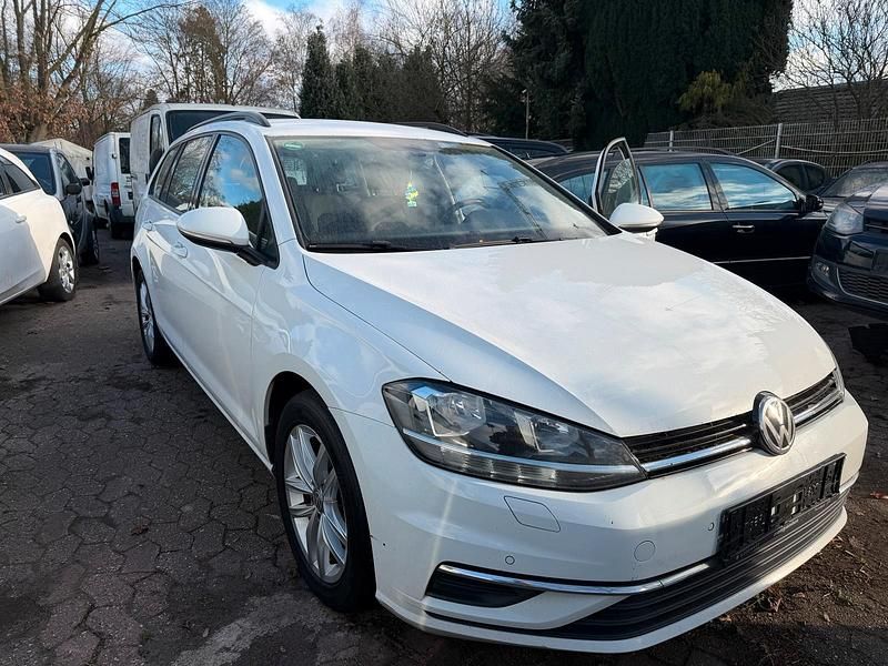 Weiß Gebraucht 2017 VW Golf VII Kombi | 5.100 € - Bild 1/4