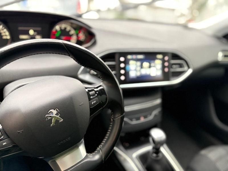 Gebraucht Peugeot 308 SW Allure 131 PS (96 kW) 2015 Grau Kombi