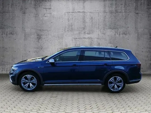 Gebraucht VW Passat Alltrack IQ Drive 200 PS (147 kW) 2022 Blau Kombi
