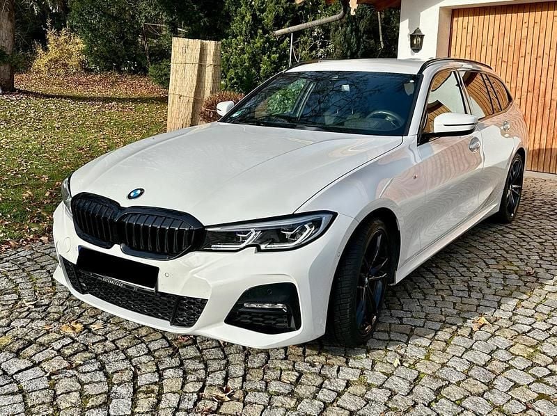 Weiß Gebraucht 2020 BMW 320 M Sport Kombi | 29.900 € (Superpreis) - Bild 1/4