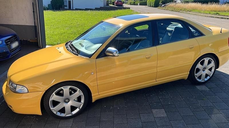 Używany Audi S4 265 KM (194 kW) 1998 Żółty Sedan/Limuzyna