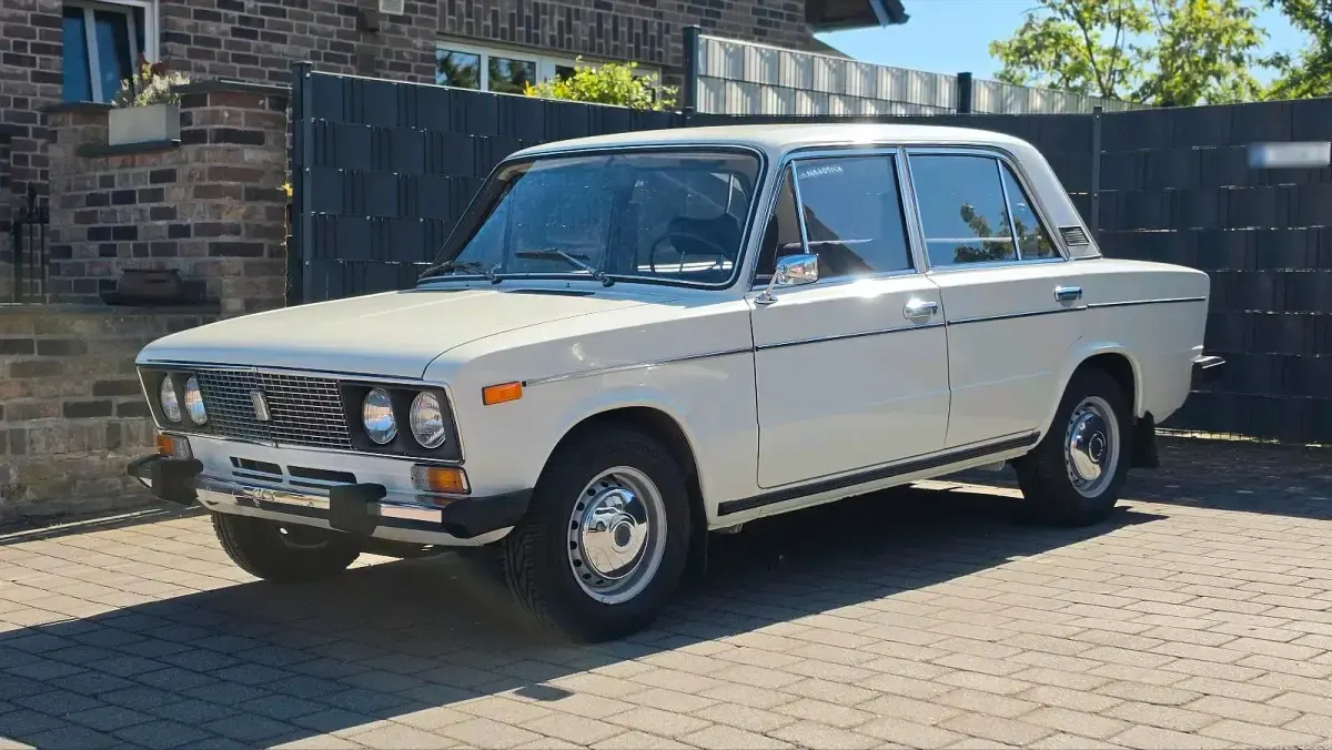 Second-hand Lada 2106 75 CP (55 kW) 1986 Alb Berlinǎ