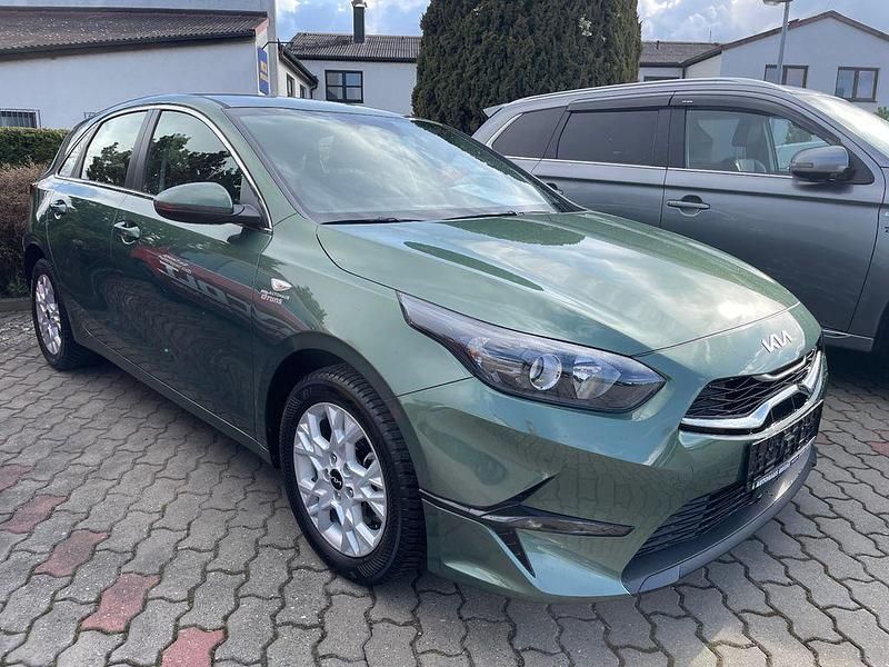 Gebraucht Kia Ceed Vision 140 PS (102 kW) 2024 Grün Kleinwagen