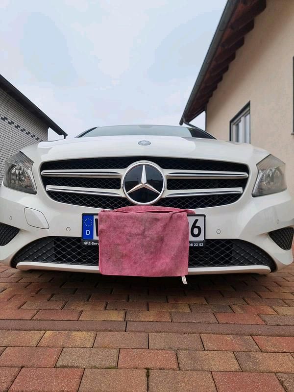 Gebraucht Mercedes A180 122 PS (89 kW) 2013 Weiß Kleinwagen