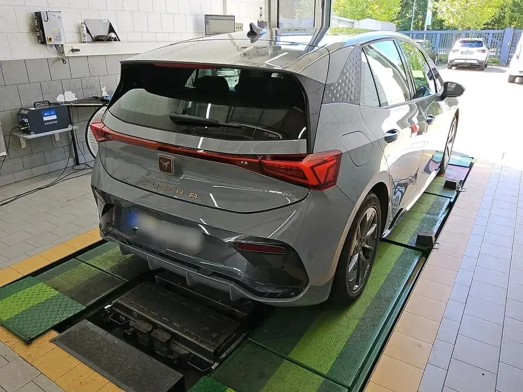 Gebraucht Cupra Born 150 kW (204 PS) 2024 Grau Kleinwagen