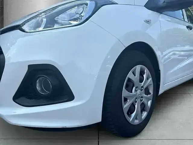 Gebraucht Hyundai i10 Basis 67 PS (49 kW) 2016 Weiß Kleinwagen