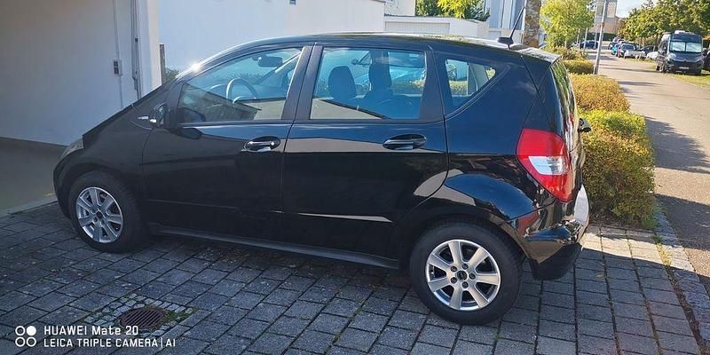 Schwarz Gebraucht 2011 Mercedes A160 Limousine | 3.100 € (Superpreis) - Bild 1/4