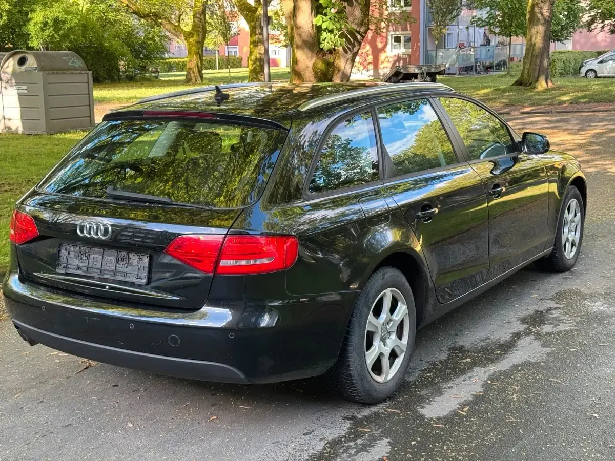 Używany Audi A4 143 KM (105 kW) 2011 Czarny Kombi