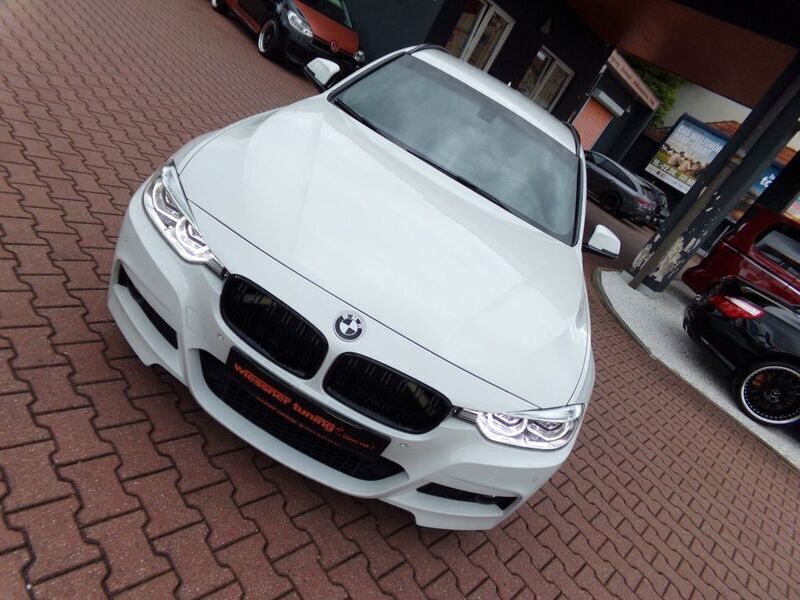 Alpinweiss iii Gebraucht 2017 BMW 320 M Sport Kombi | 22.222 € - Bild 1/4