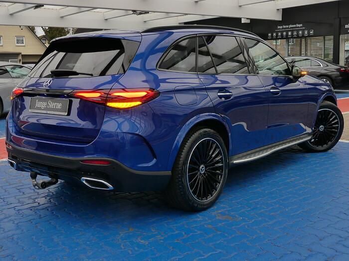Gebraucht Mercedes GLC300 AMG 258 PS (189 kW) 2024 Metalliclack spektralblau Van