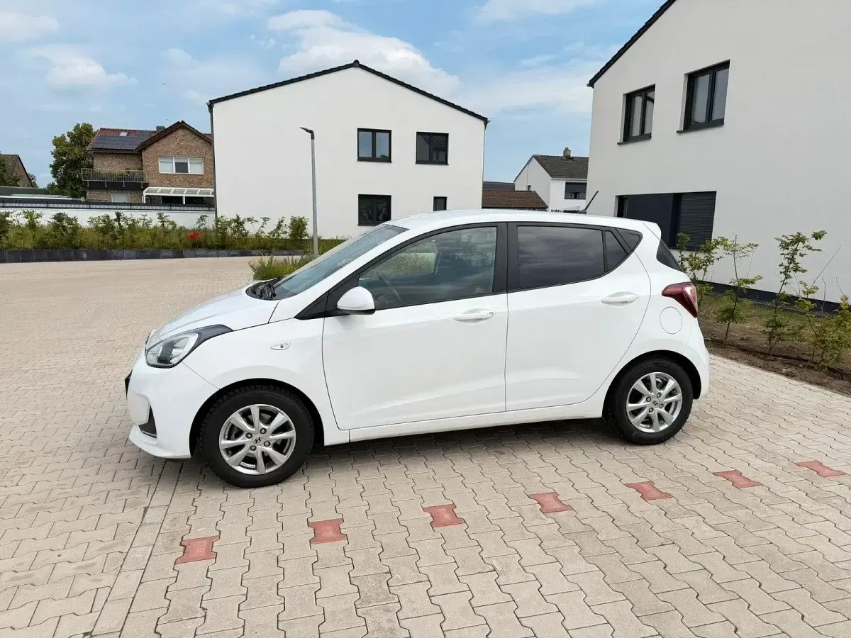 Gebraucht Hyundai i10 Select 67 PS (49 kW) 2019 Weiß Kleinwagen