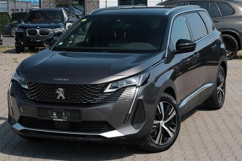 Grau Gebraucht 2023 Peugeot 5008 GT-line Van / Kleinbus | 26.061 € (Etwas zu teuer) - Bild 1/4