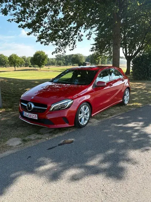 Gebraucht Mercedes A220 184 PS (135 kW) 2016 Rot Kleinwagen
