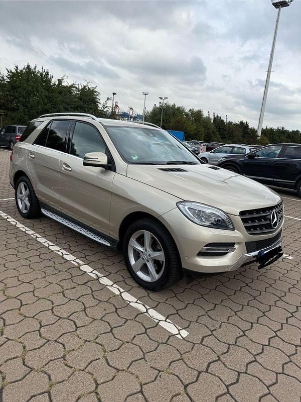 Gebraucht Mercedes ML350 258 PS (189 kW) 2013 Beige SUV