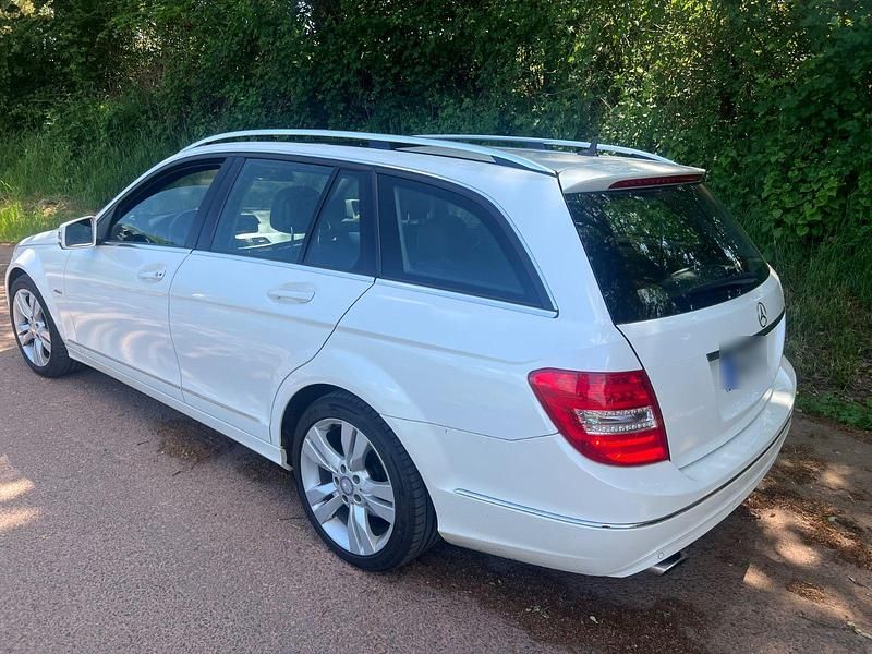 Gebraucht Mercedes C220 Avantgarde 170 PS (125 kW) 2011 Weiß Kombi