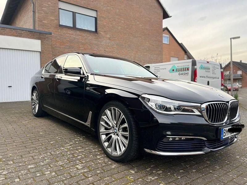 Schwarz Gebraucht 2017 BMW 730 Luxury Line Limousine | 28.500 € (Fairer Preis) - Bild 1/4