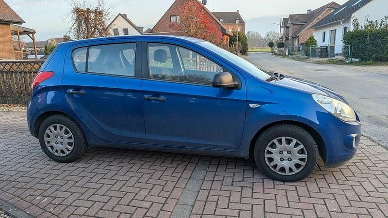 Blau Gebraucht 2010 Hyundai i20 Classic Limousine | 3.200 € (Fairer Preis) - Bild 1/4