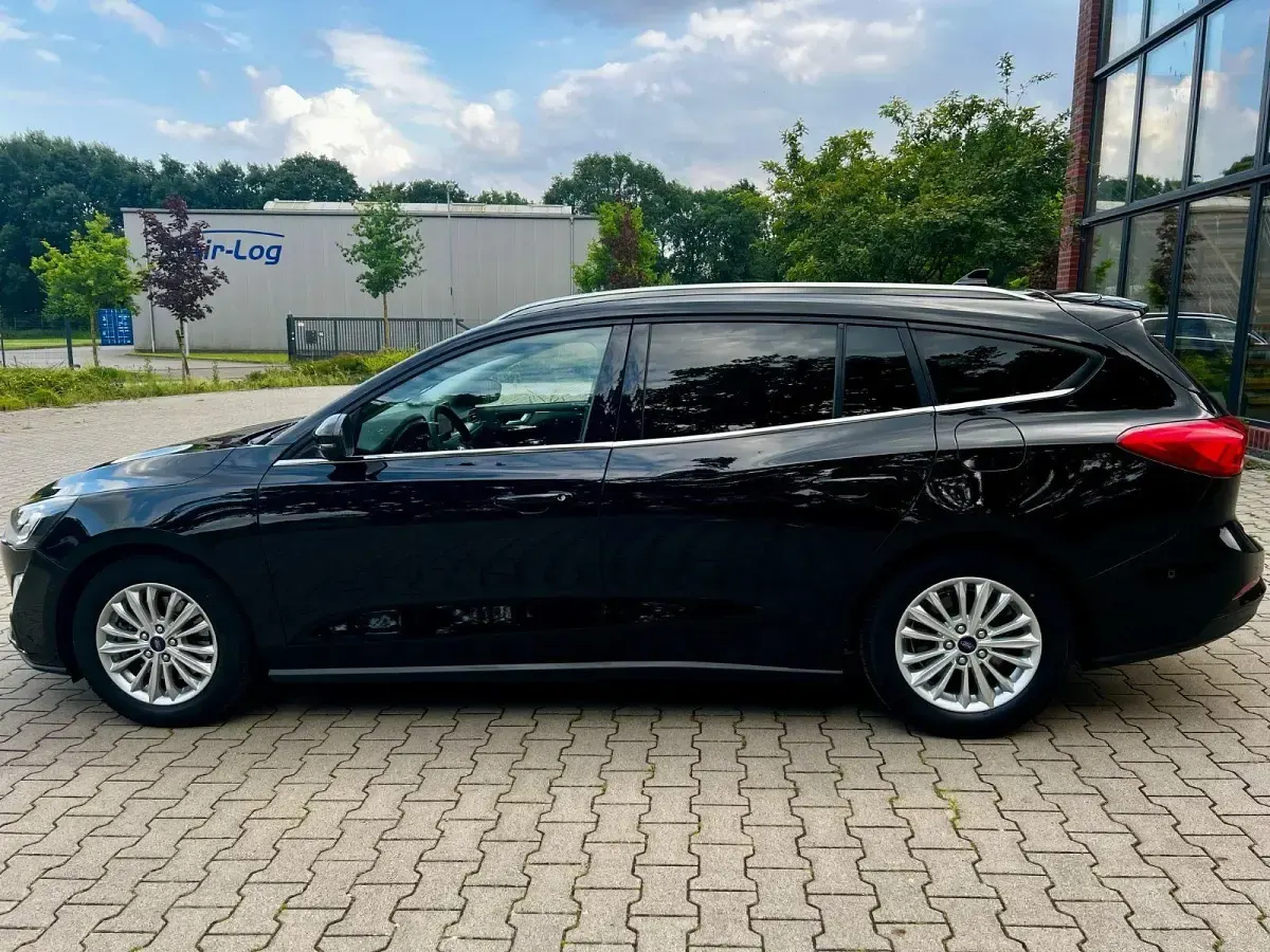Gebraucht Ford Focus Titanium 125 PS (91 kW) 2020 Schwarz Kombi