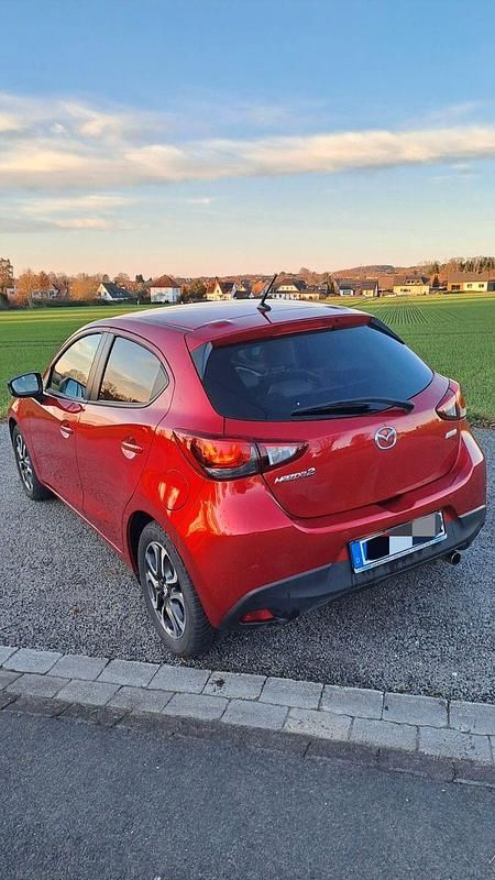 Gebraucht Mazda 2 Edition 90 PS (66 kW) 2015 Rot Kleinwagen