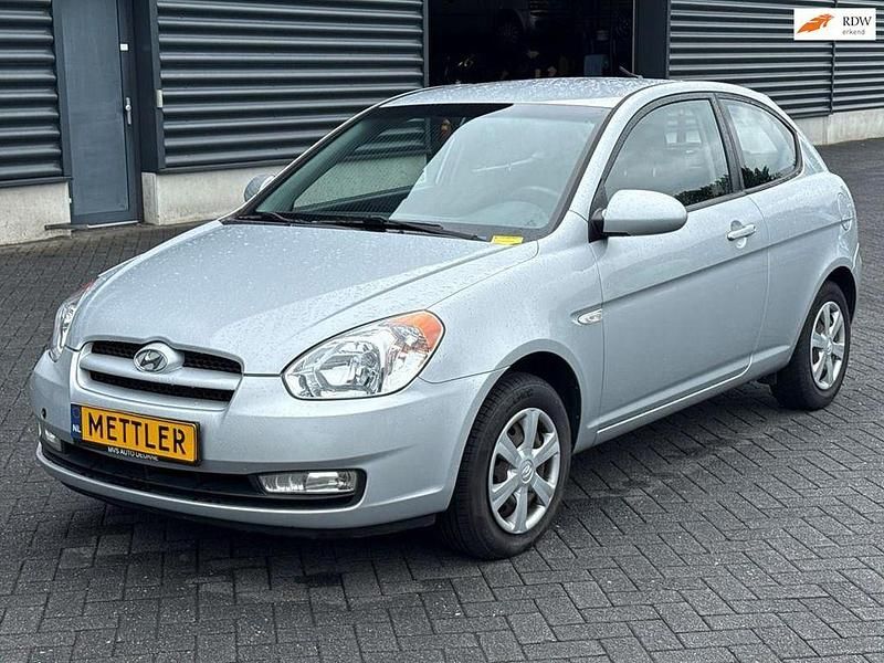 Grau Gebraucht 2009 Hyundai Accent Dynamiq | 600 € - Bild 1/4