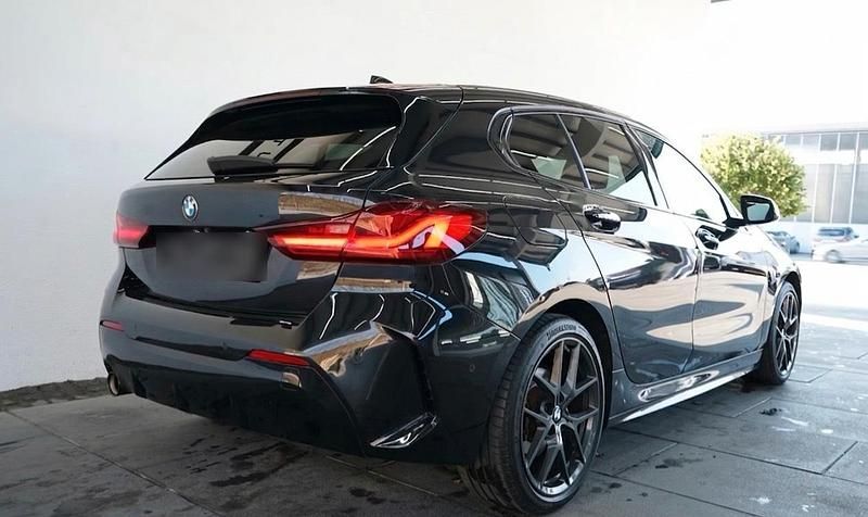 Gebraucht BMW 118 Shadowline 136 PS (100 kW) 2022 Schwarz Kleinwagen